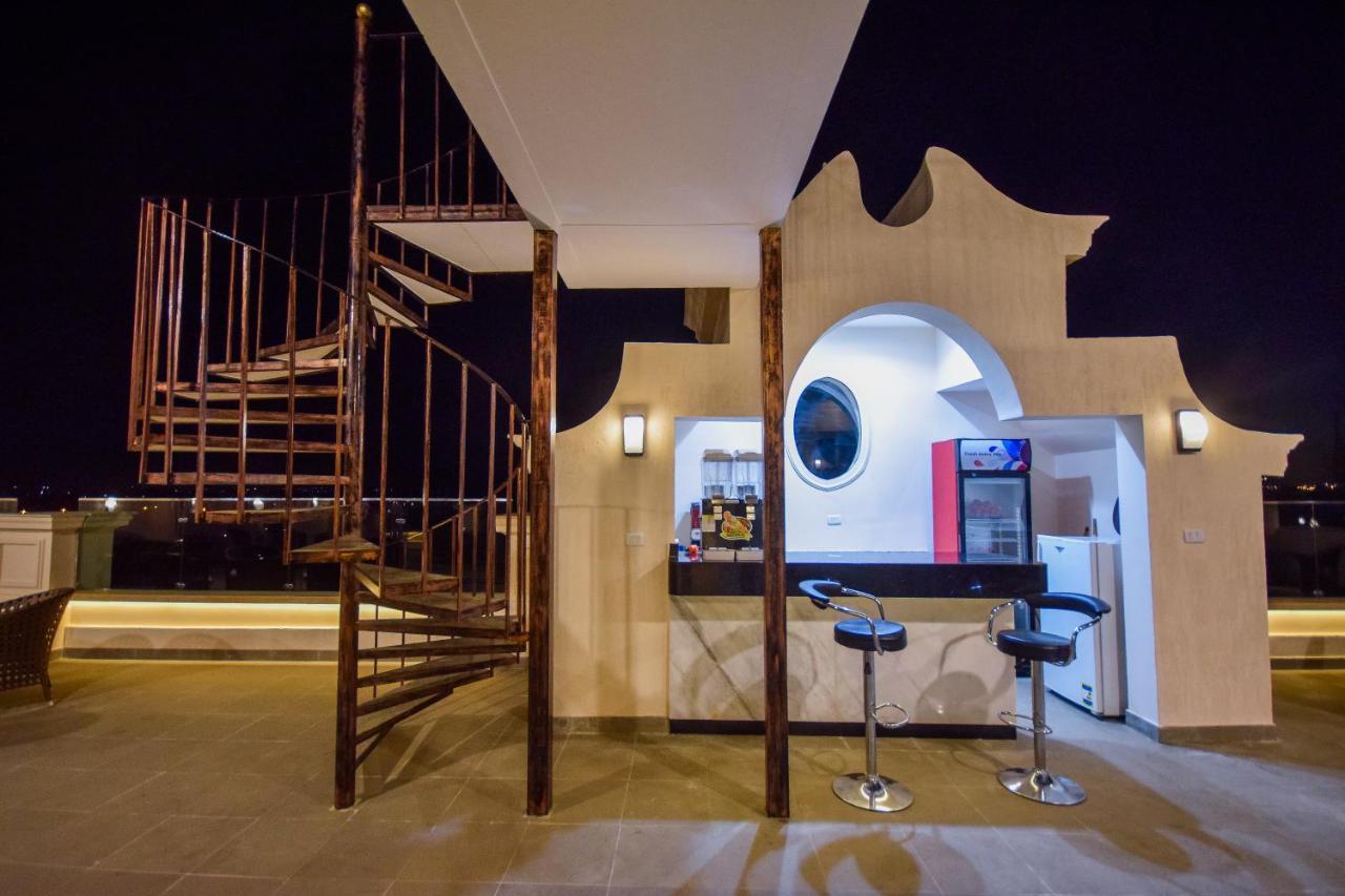 New Pyramid Quen Hotel Cairo Exterior foto